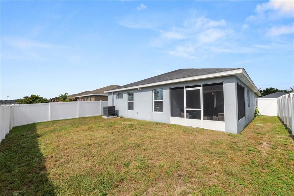 待售: $329,000 (4 贝兹, 2 浴室, 1715 平方英尺)