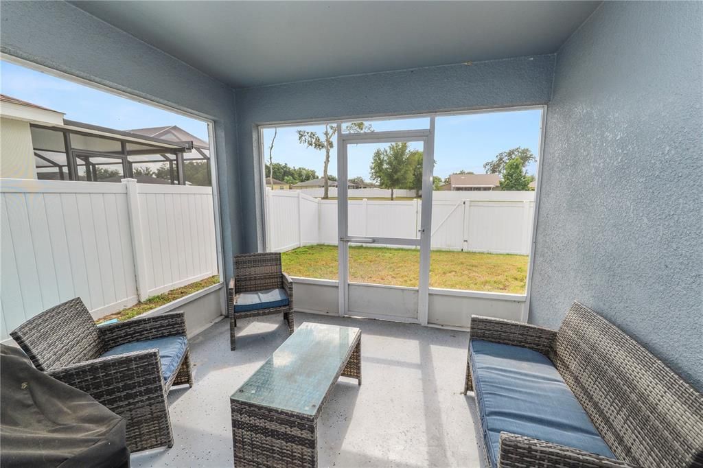 待售: $329,000 (4 贝兹, 2 浴室, 1715 平方英尺)