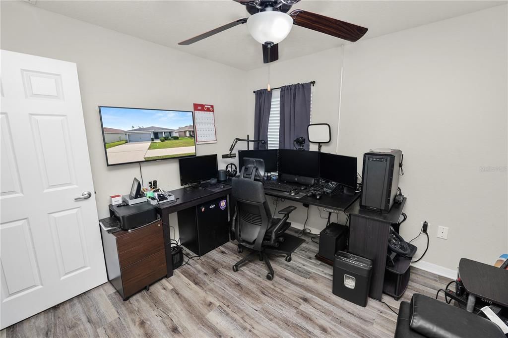 待售: $329,000 (4 贝兹, 2 浴室, 1715 平方英尺)