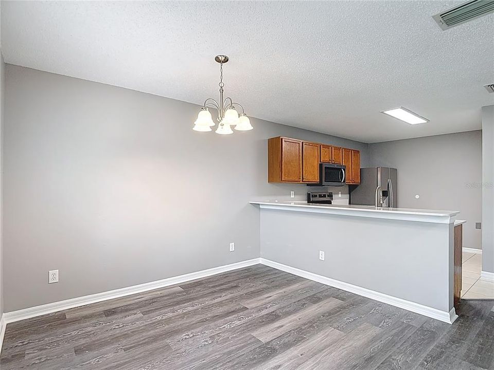 For Sale: $247,900 (2 beds, 2 baths, 1296 Square Feet)