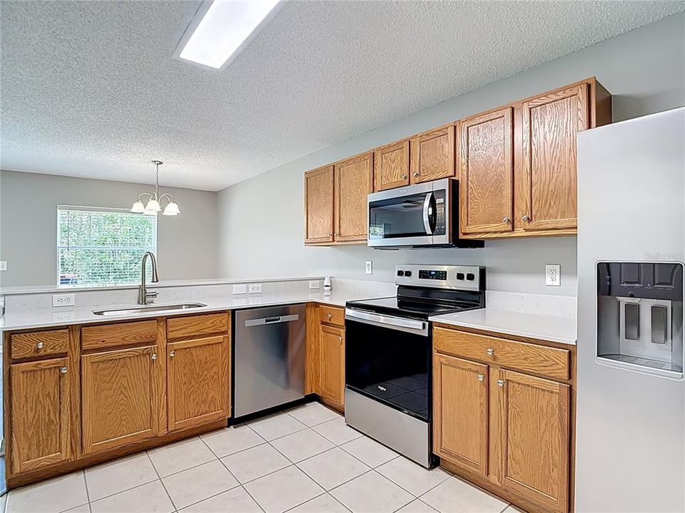 For Sale: $247,900 (2 beds, 2 baths, 1296 Square Feet)
