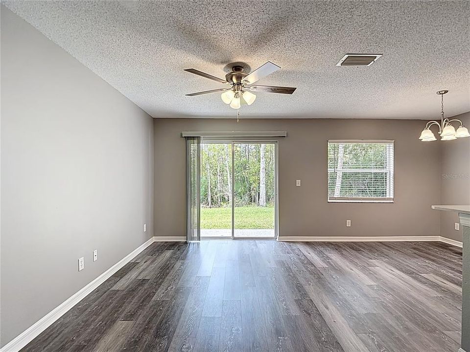 For Sale: $247,900 (2 beds, 2 baths, 1296 Square Feet)