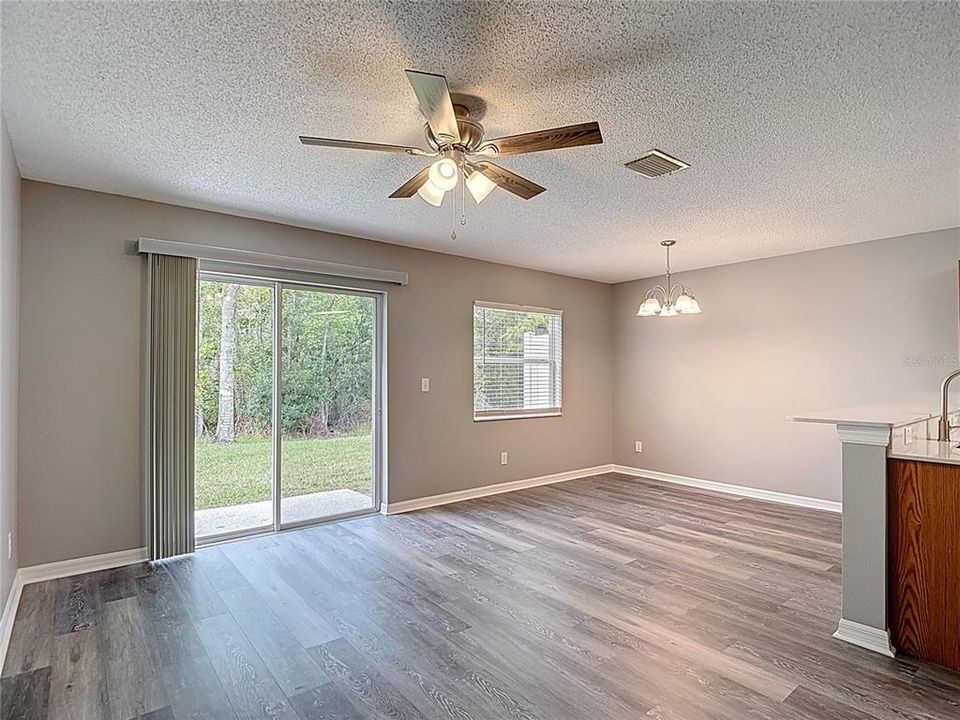 For Sale: $247,900 (2 beds, 2 baths, 1296 Square Feet)