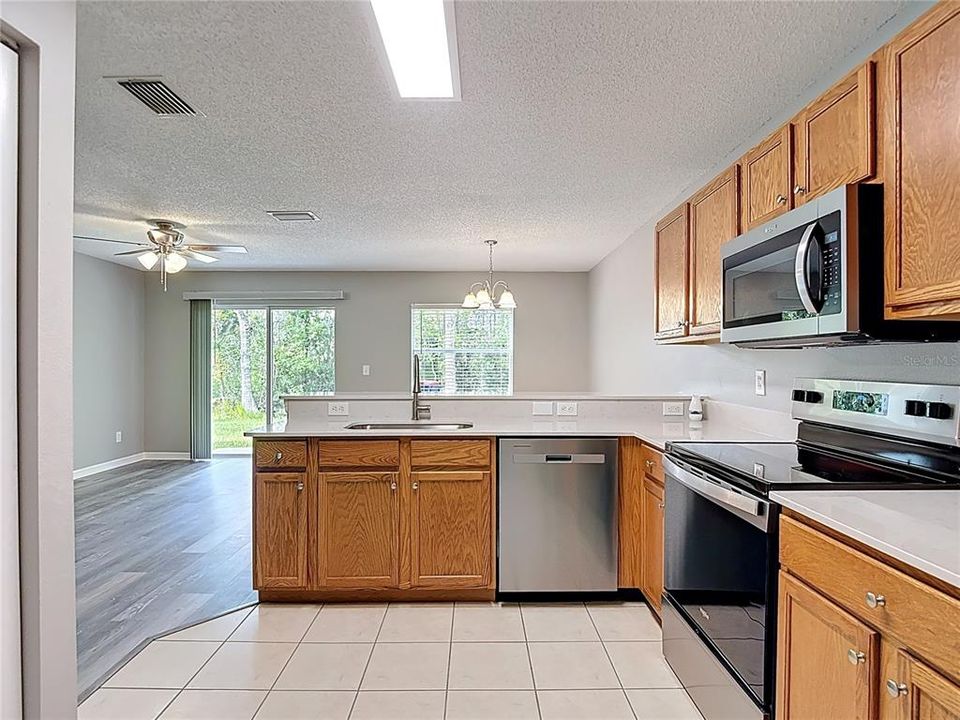 For Sale: $247,900 (2 beds, 2 baths, 1296 Square Feet)