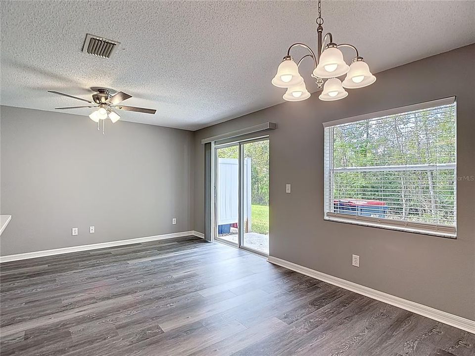 For Sale: $247,900 (2 beds, 2 baths, 1296 Square Feet)