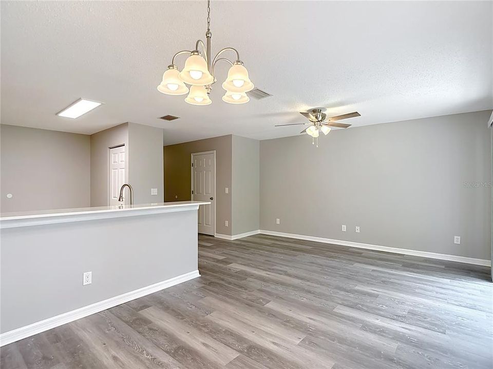 For Sale: $247,900 (2 beds, 2 baths, 1296 Square Feet)