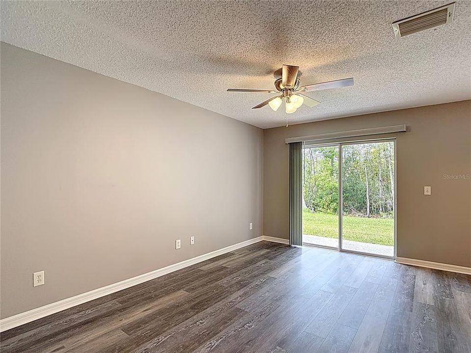 For Sale: $247,900 (2 beds, 2 baths, 1296 Square Feet)