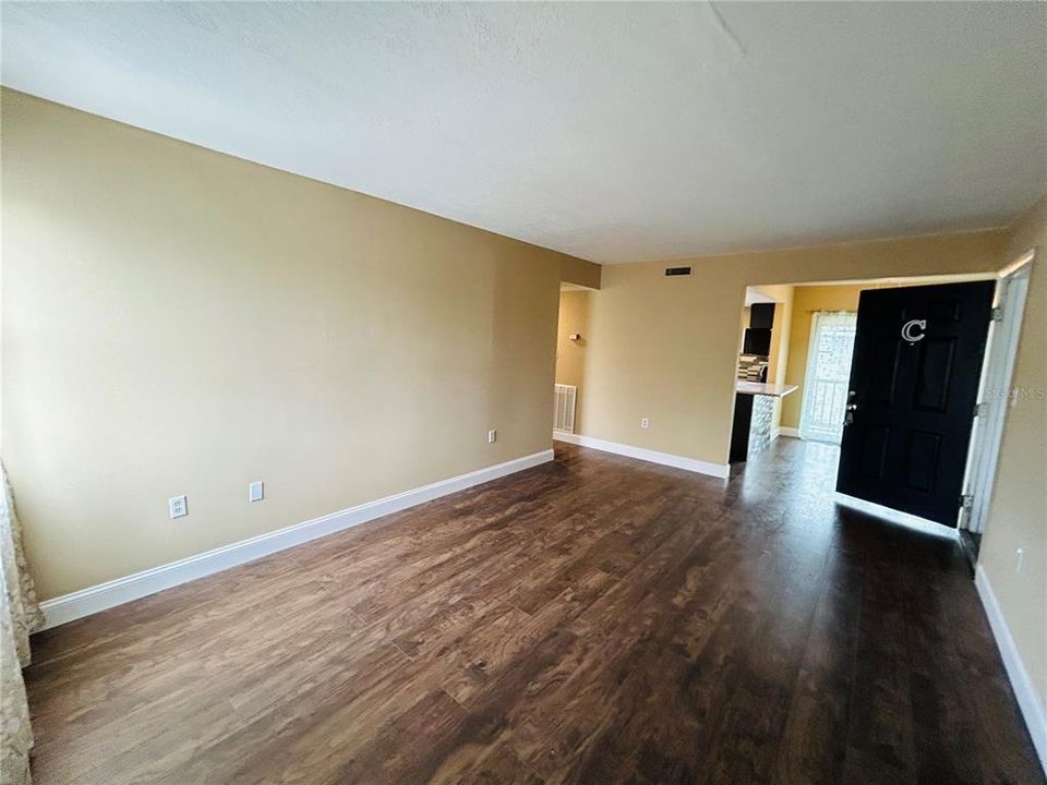 出租: $1,250 (1 贝兹, 1 浴室, 780 平方英尺)