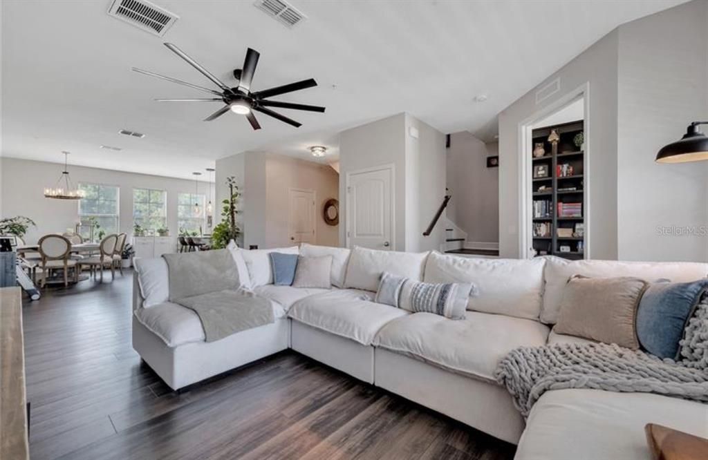 For Rent: $3,000 (4 beds, 2 baths, 2242 Square Feet)