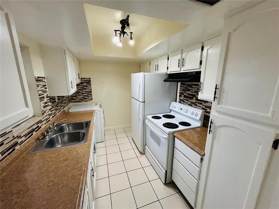 For Rent: $1,195 (1 beds, 1 baths, 642 Square Feet)