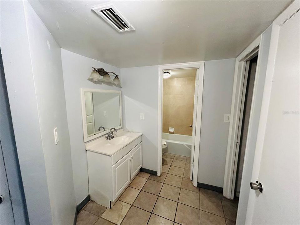 For Rent: $1,195 (1 beds, 1 baths, 642 Square Feet)