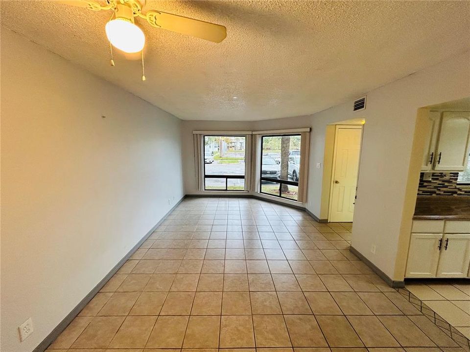For Rent: $1,195 (1 beds, 1 baths, 642 Square Feet)
