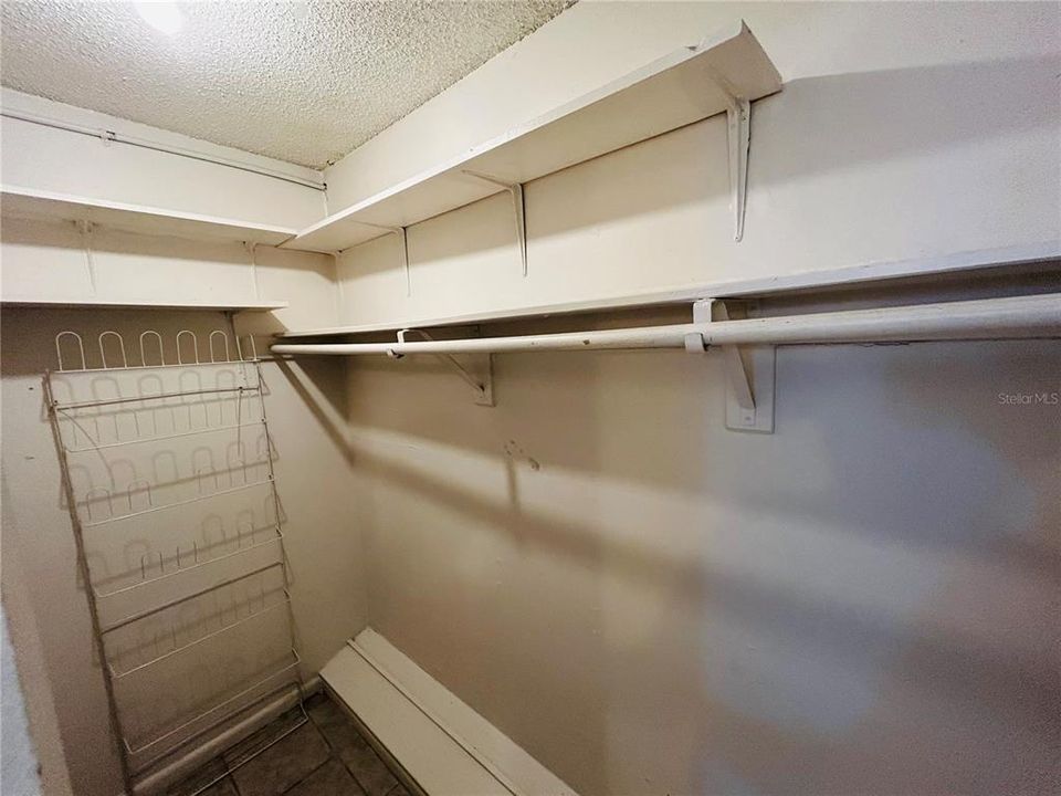 For Rent: $1,195 (1 beds, 1 baths, 642 Square Feet)