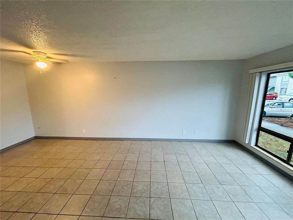 For Rent: $1,195 (1 beds, 1 baths, 642 Square Feet)