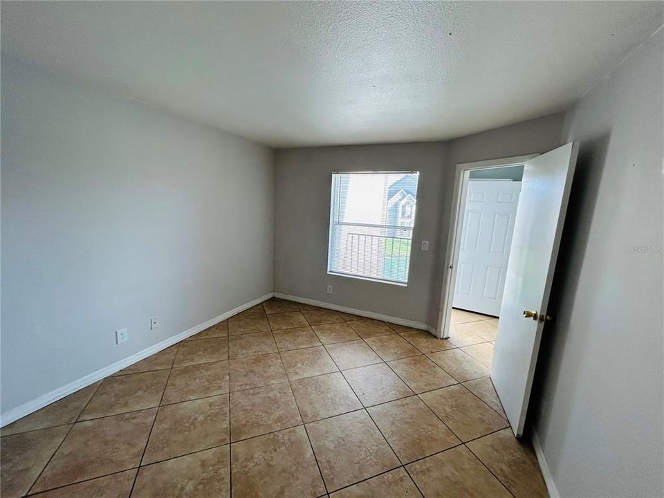 For Rent: $1,195 (1 beds, 1 baths, 560 Square Feet)