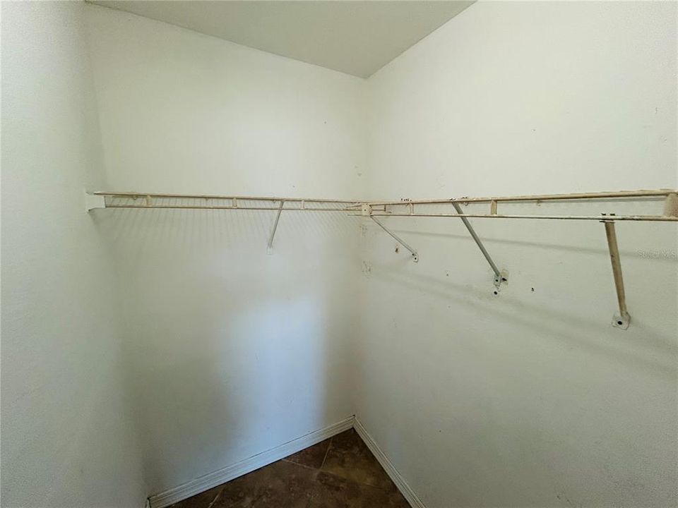 For Rent: $1,195 (1 beds, 1 baths, 560 Square Feet)