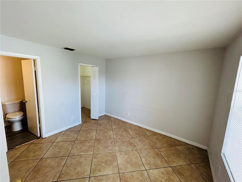 For Rent: $1,195 (1 beds, 1 baths, 560 Square Feet)