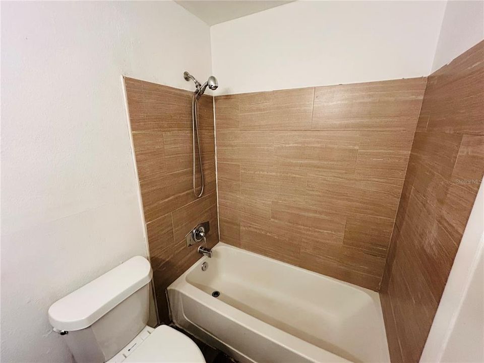 For Rent: $1,195 (1 beds, 1 baths, 560 Square Feet)