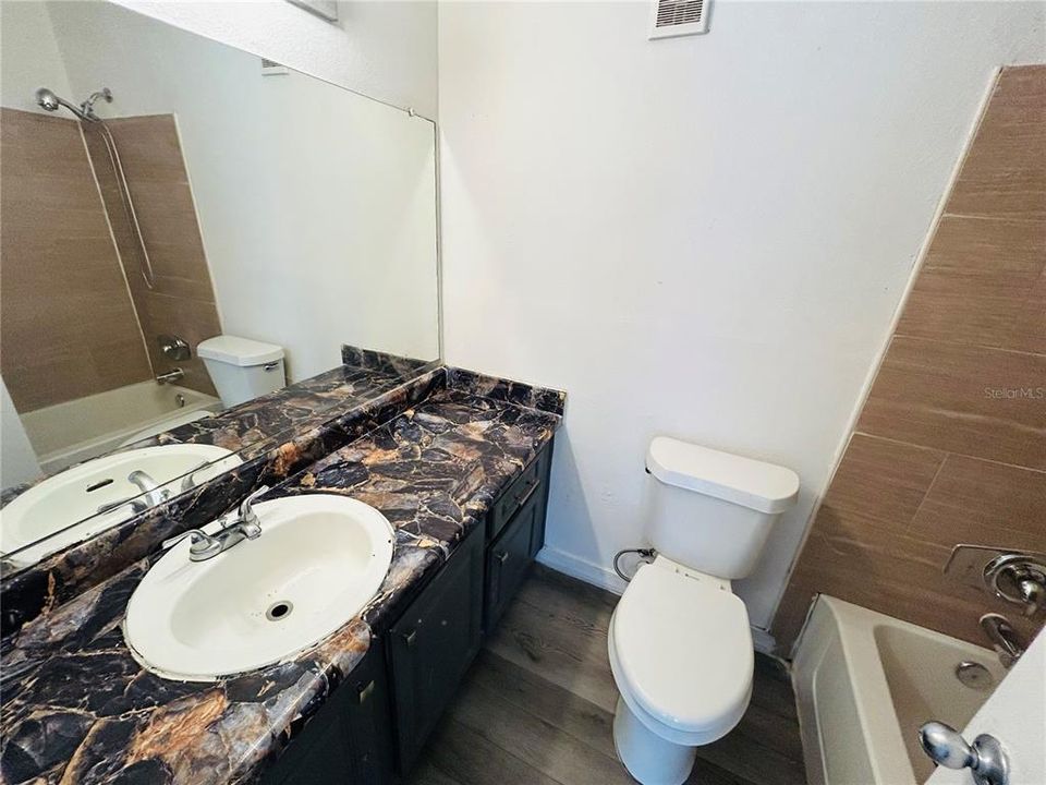 For Rent: $1,195 (1 beds, 1 baths, 560 Square Feet)