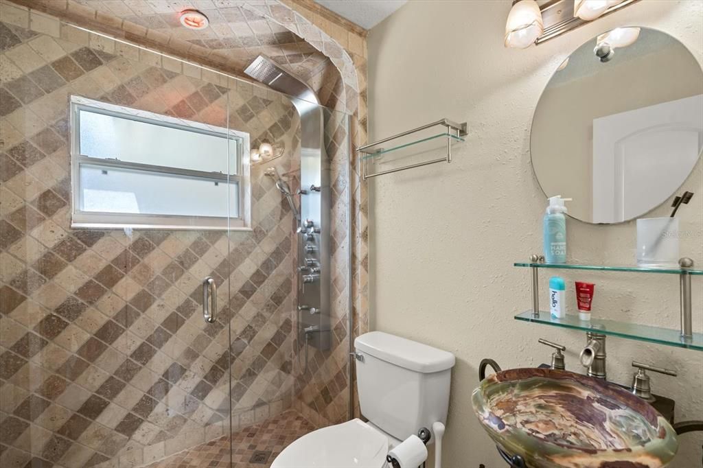 Active With Contract: $324,900 (3 beds, 2 baths, 1146 Square Feet)