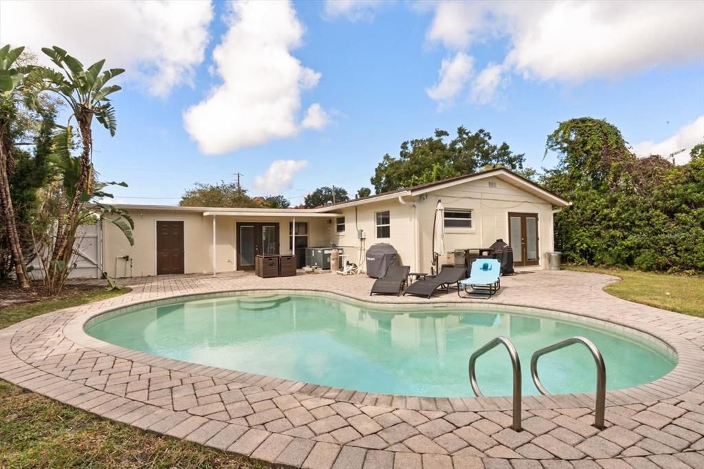 Active With Contract: $324,900 (3 beds, 2 baths, 1146 Square Feet)
