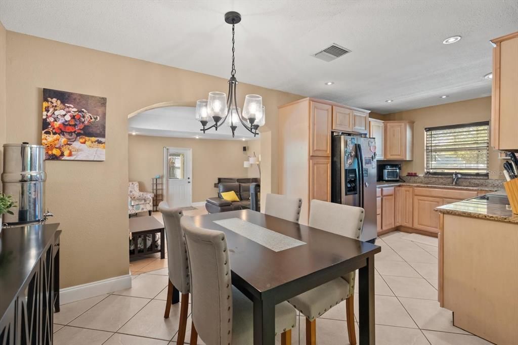 Active With Contract: $324,900 (3 beds, 2 baths, 1146 Square Feet)