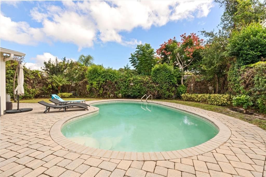 Active With Contract: $324,900 (3 beds, 2 baths, 1146 Square Feet)