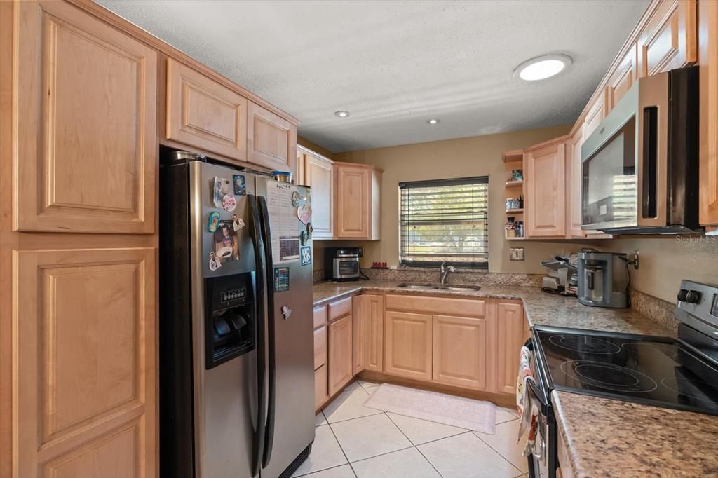 Active With Contract: $324,900 (3 beds, 2 baths, 1146 Square Feet)