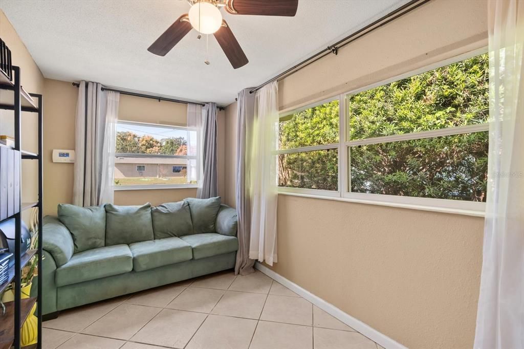 Active With Contract: $324,900 (3 beds, 2 baths, 1146 Square Feet)