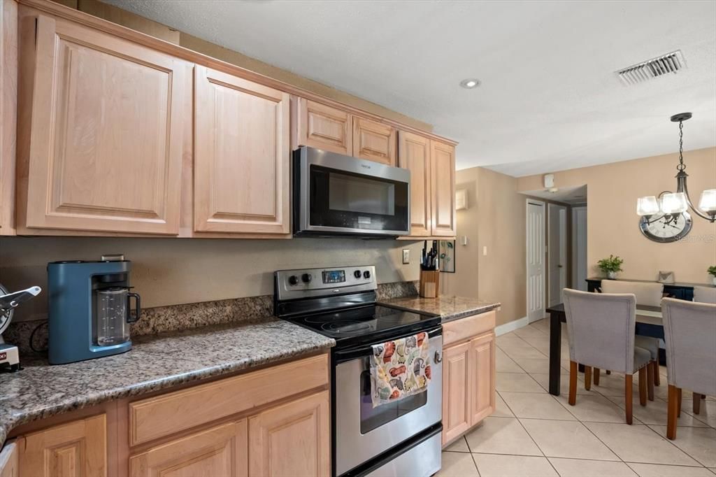 Active With Contract: $324,900 (3 beds, 2 baths, 1146 Square Feet)