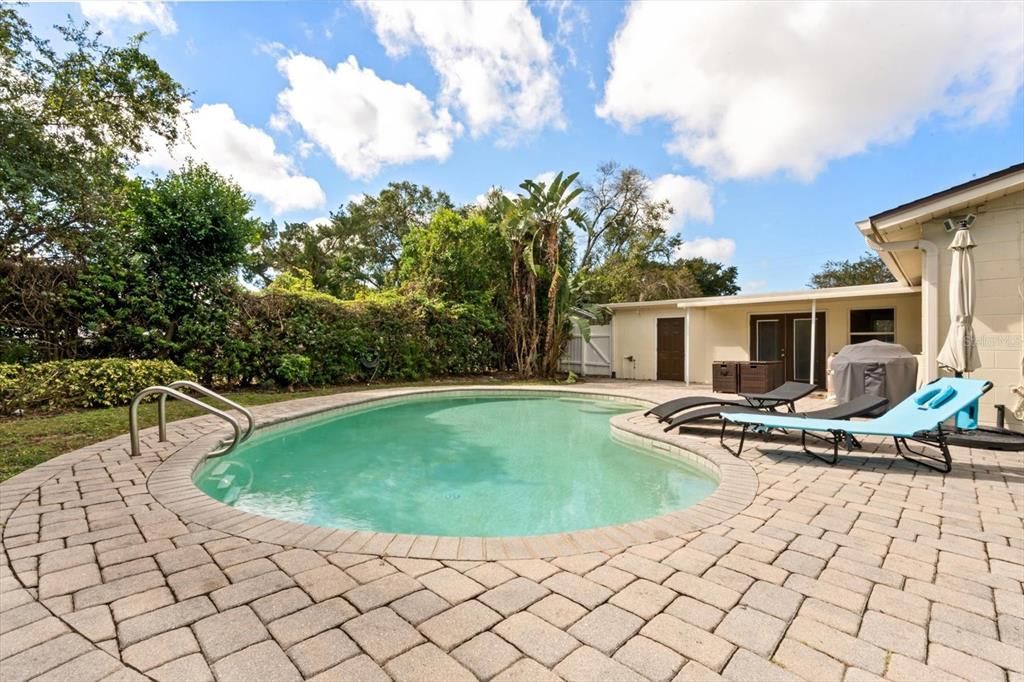 Active With Contract: $324,900 (3 beds, 2 baths, 1146 Square Feet)