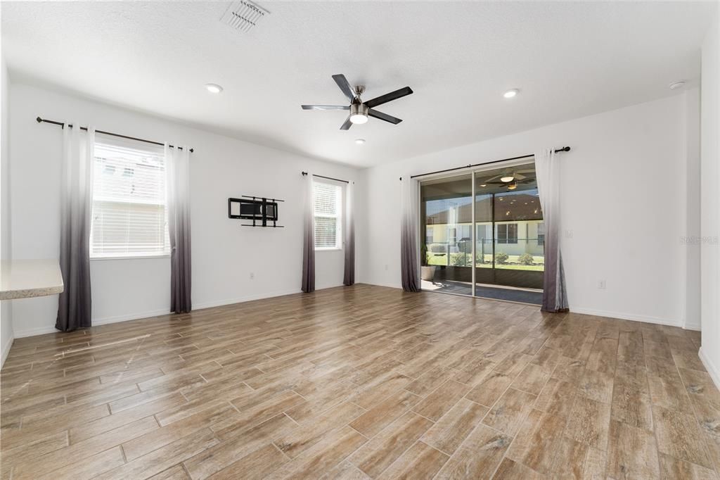 Active With Contract: $260,000 (2 beds, 2 baths, 1499 Square Feet)