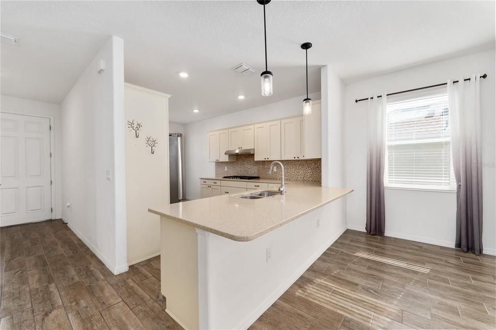 Active With Contract: $260,000 (2 beds, 2 baths, 1499 Square Feet)