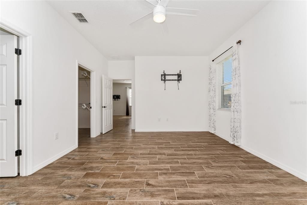 Active With Contract: $260,000 (2 beds, 2 baths, 1499 Square Feet)