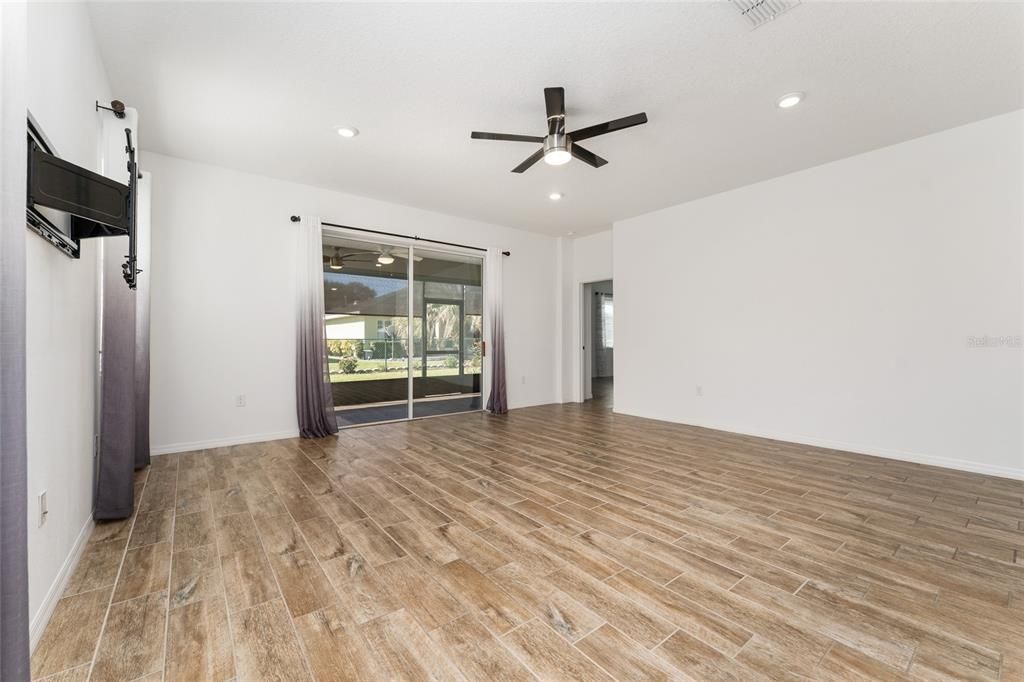 Active With Contract: $260,000 (2 beds, 2 baths, 1499 Square Feet)