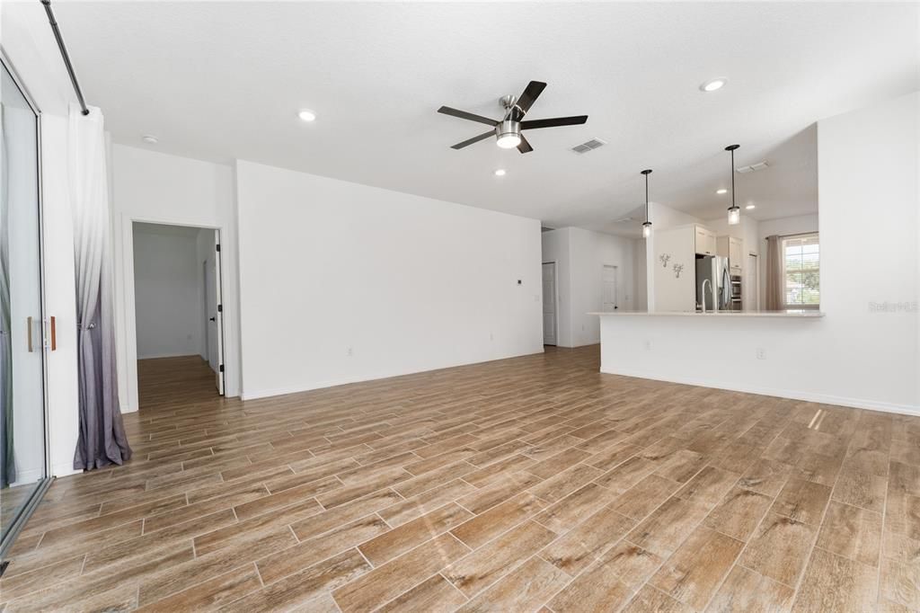 Active With Contract: $260,000 (2 beds, 2 baths, 1499 Square Feet)