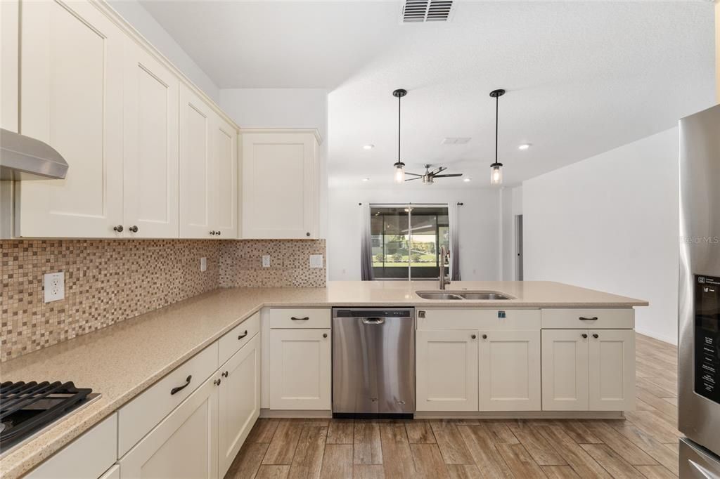 Active With Contract: $260,000 (2 beds, 2 baths, 1499 Square Feet)