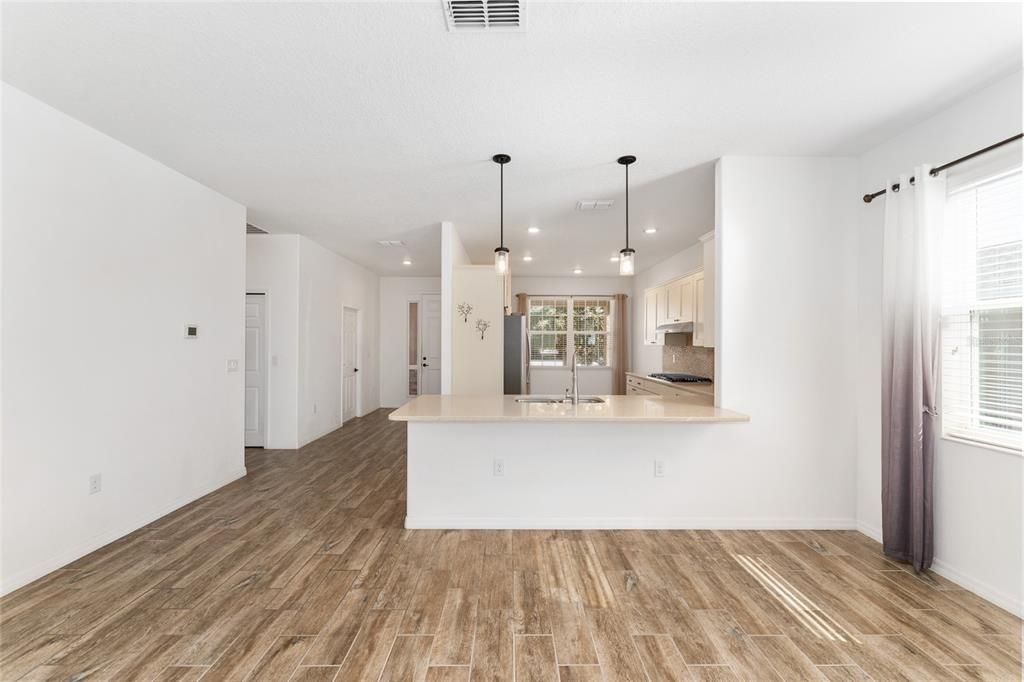 Active With Contract: $260,000 (2 beds, 2 baths, 1499 Square Feet)