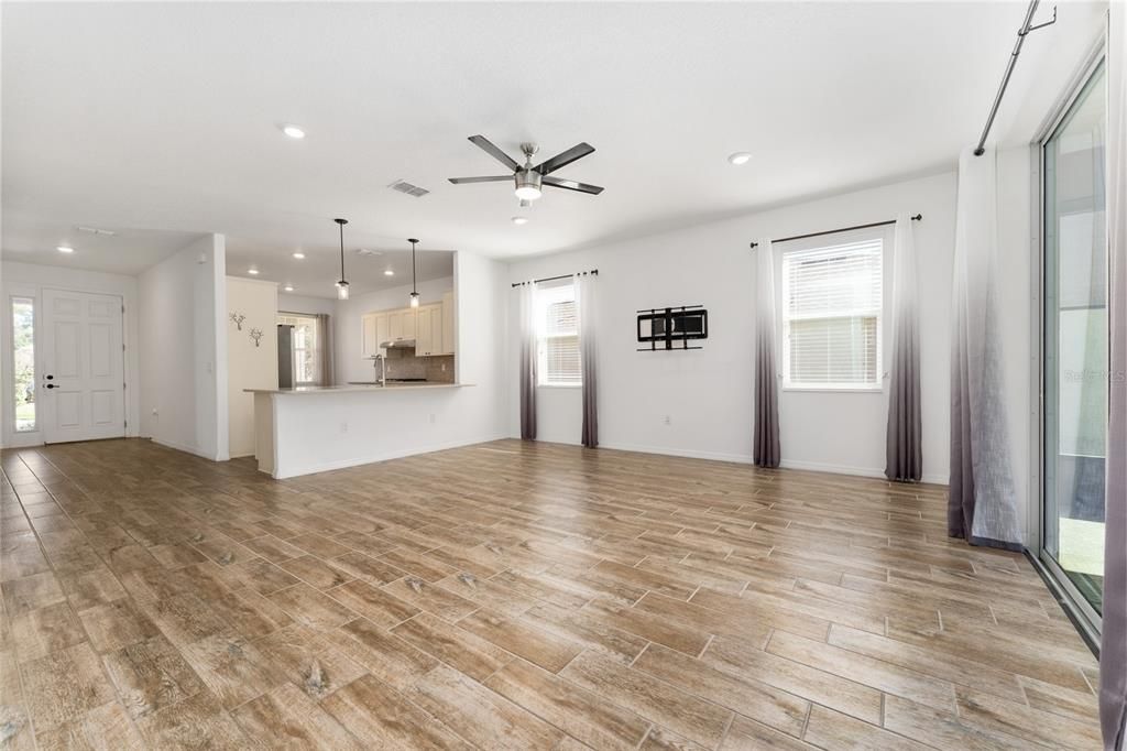 Active With Contract: $260,000 (2 beds, 2 baths, 1499 Square Feet)