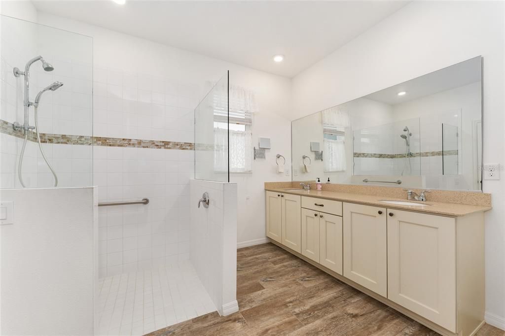 Active With Contract: $260,000 (2 beds, 2 baths, 1499 Square Feet)