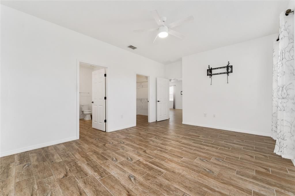 Active With Contract: $260,000 (2 beds, 2 baths, 1499 Square Feet)