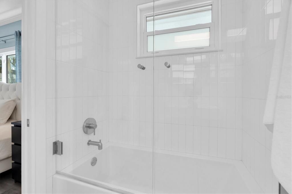 出租: $6,000 (3 贝兹, 2 浴室, 1726 平方英尺)