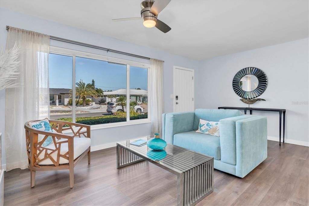 出租: $6,000 (3 贝兹, 2 浴室, 1726 平方英尺)