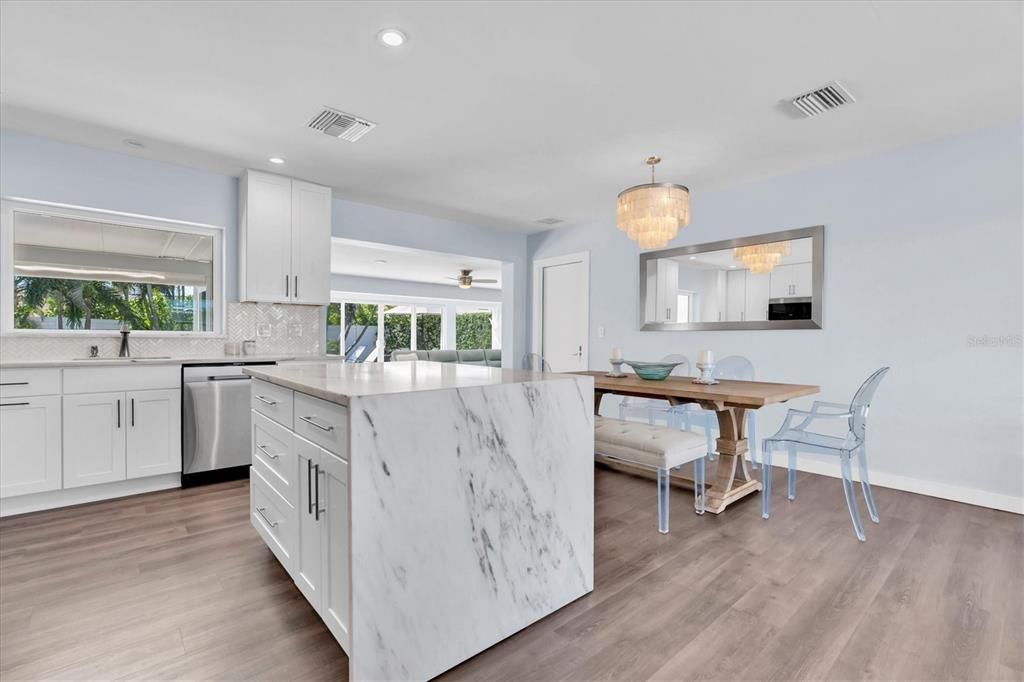 出租: $6,000 (3 贝兹, 2 浴室, 1726 平方英尺)