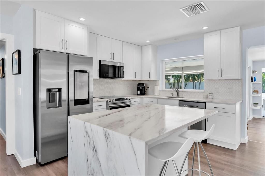 出租: $6,000 (3 贝兹, 2 浴室, 1726 平方英尺)