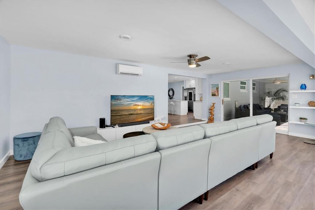 出租: $6,000 (3 贝兹, 2 浴室, 1726 平方英尺)