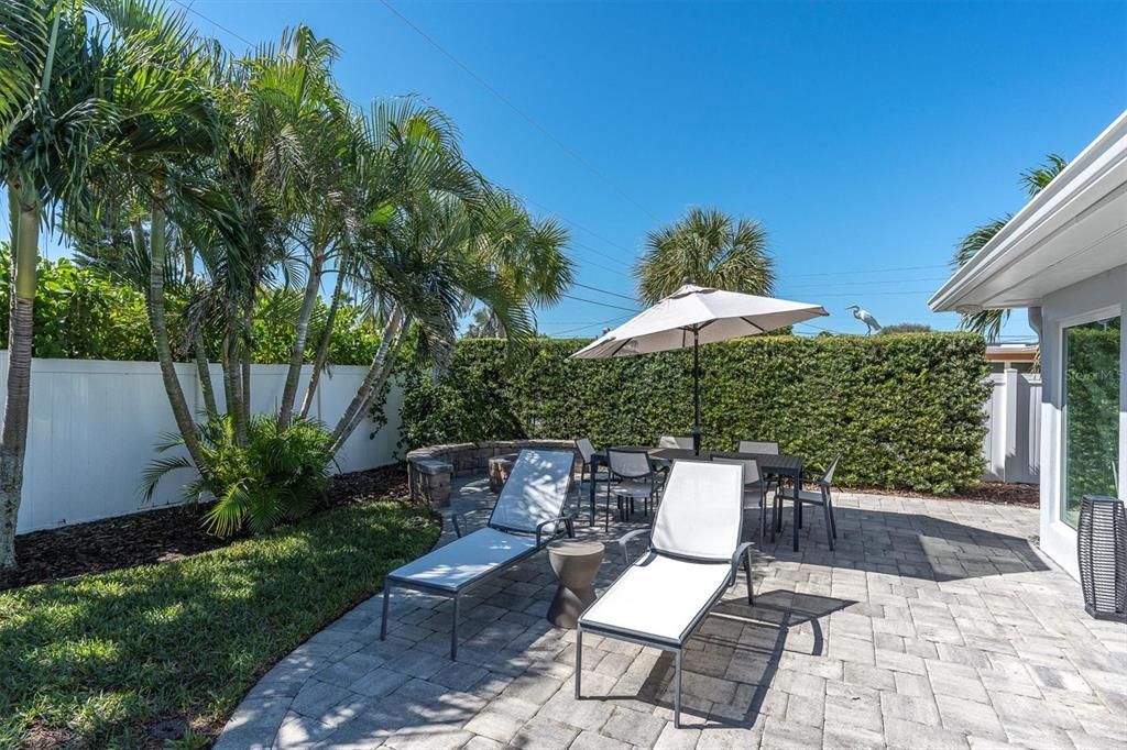 出租: $6,000 (3 贝兹, 2 浴室, 1726 平方英尺)