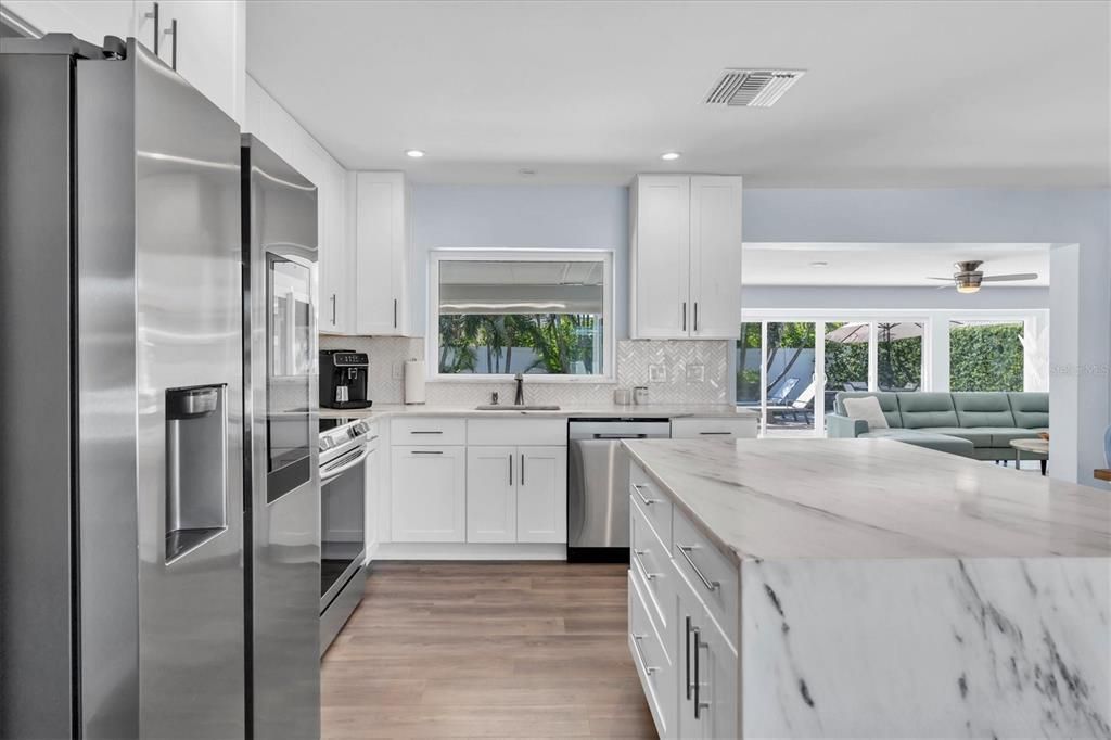 出租: $6,000 (3 贝兹, 2 浴室, 1726 平方英尺)