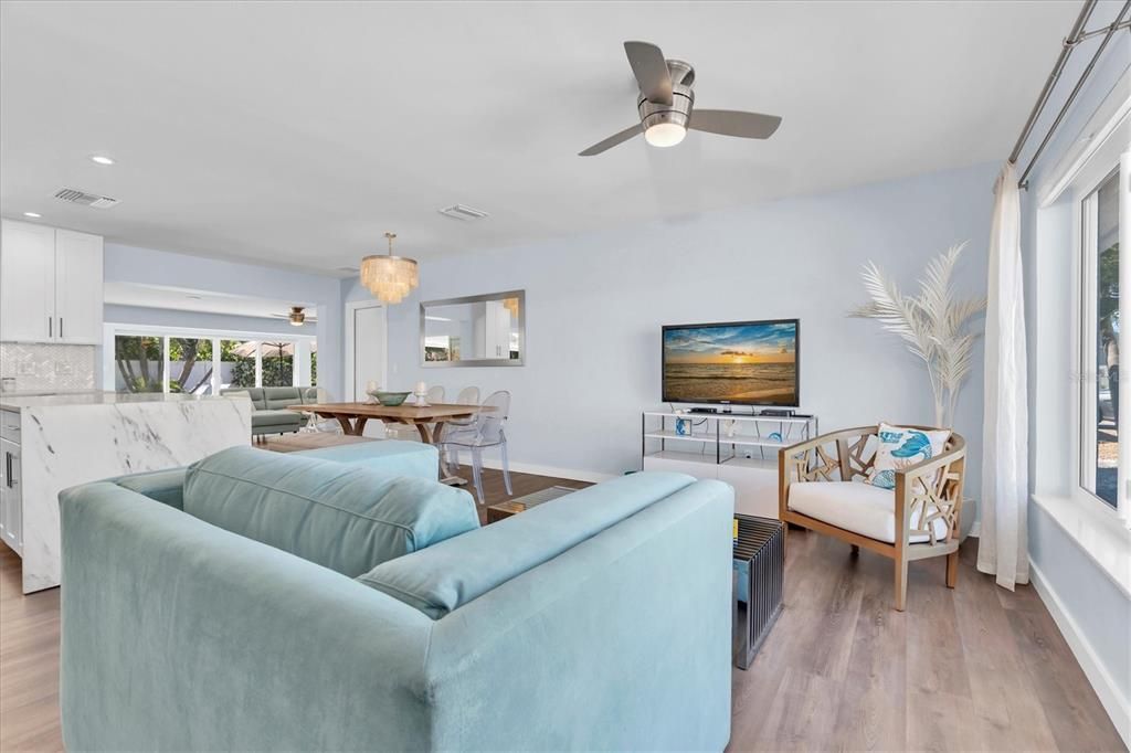 出租: $6,000 (3 贝兹, 2 浴室, 1726 平方英尺)