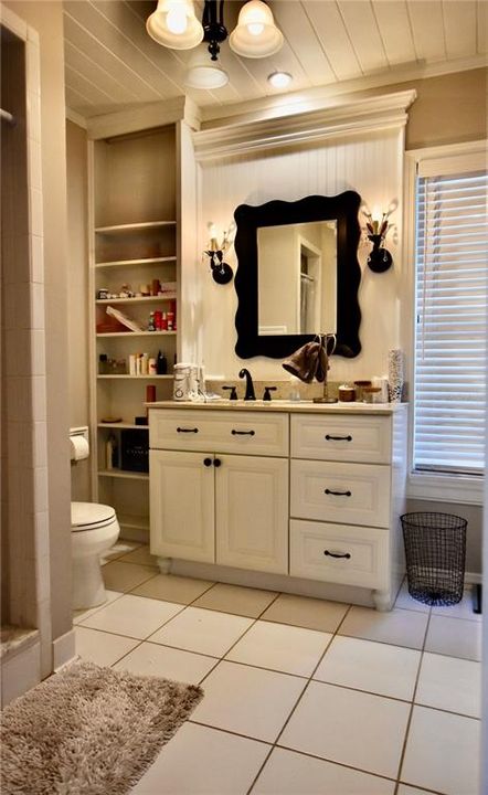 Activo con contrato: $325,000 (2 camas, 2 baños, 1104 Pies cuadrados)